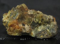 45granat_andradit_demantoid_4_obrazec_s_zelenymi_kristallikami_pljus_malenkij_bonus.jpg