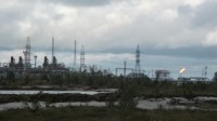 Один из многочисленных заводов по переработке нефти и газа .JPG
