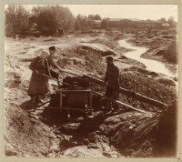 675px-pg_-_miners_washing_gold-bearing_sand_near_beryozovsky.jpg