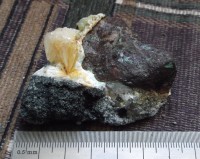 Разложившийся кристалл халькопирита с десмином кварцем хлоритом и малхитом г Бунар_resize.JPG