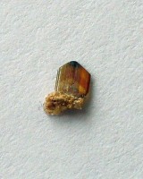 Брукит 3 мм. зональный кристалл, м-ние Матинское.jpg